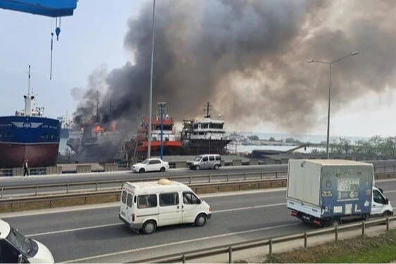 Ordu'da teknede yangın çıktı: Ekipler müdahale ediyor haberinin görseli