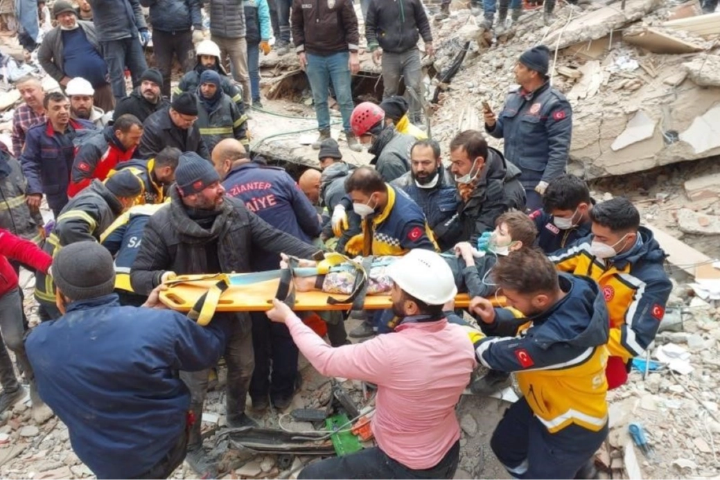 Parkta su birikintisine düşen çocuk hayatını kaybetti