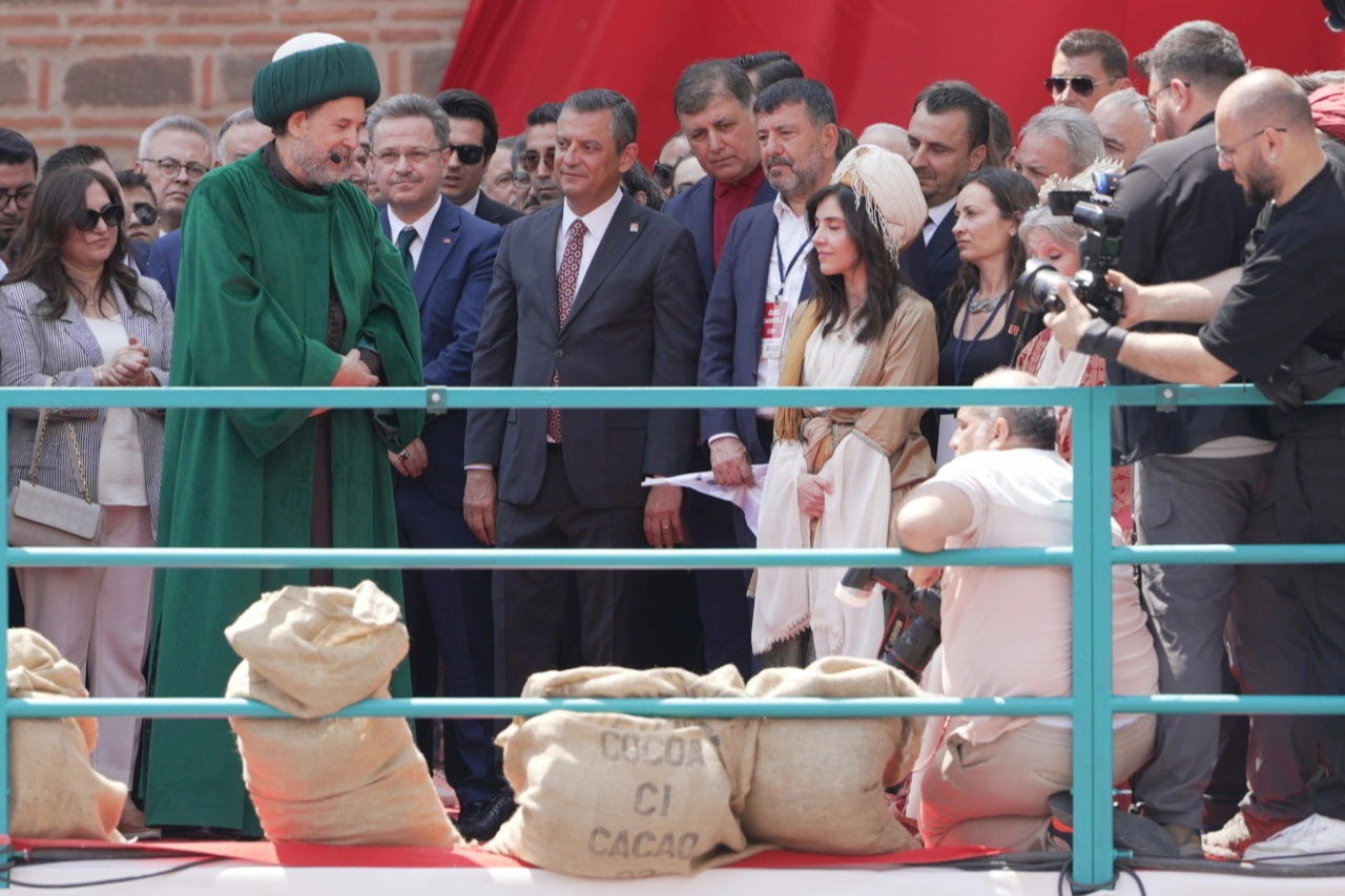 Başkan Cemil Tugay Manisa Mesir Macunu Festivali'ne katıldı