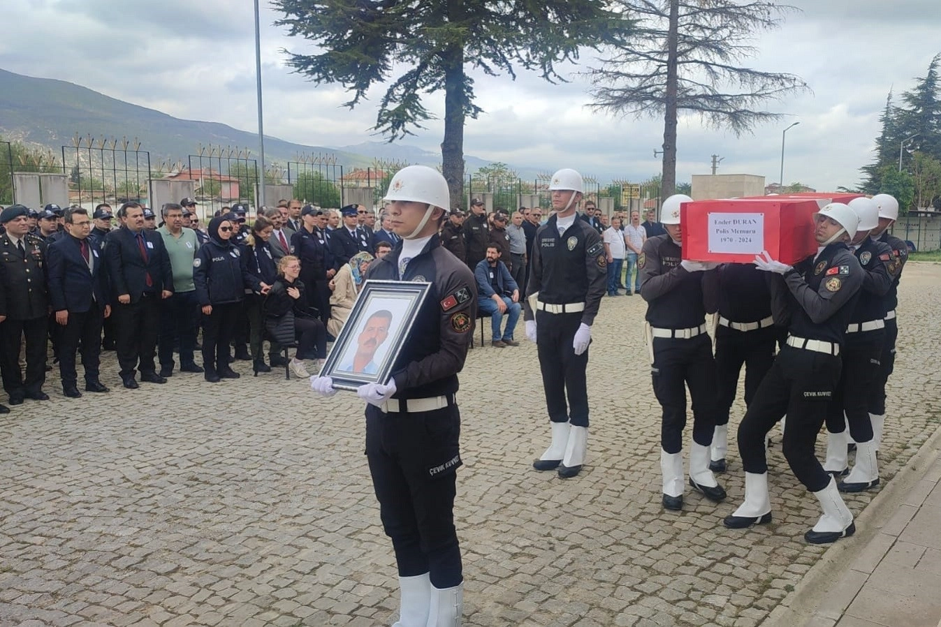 Konya'da polis memuru mesai sırasında kalp krizi geçirdi