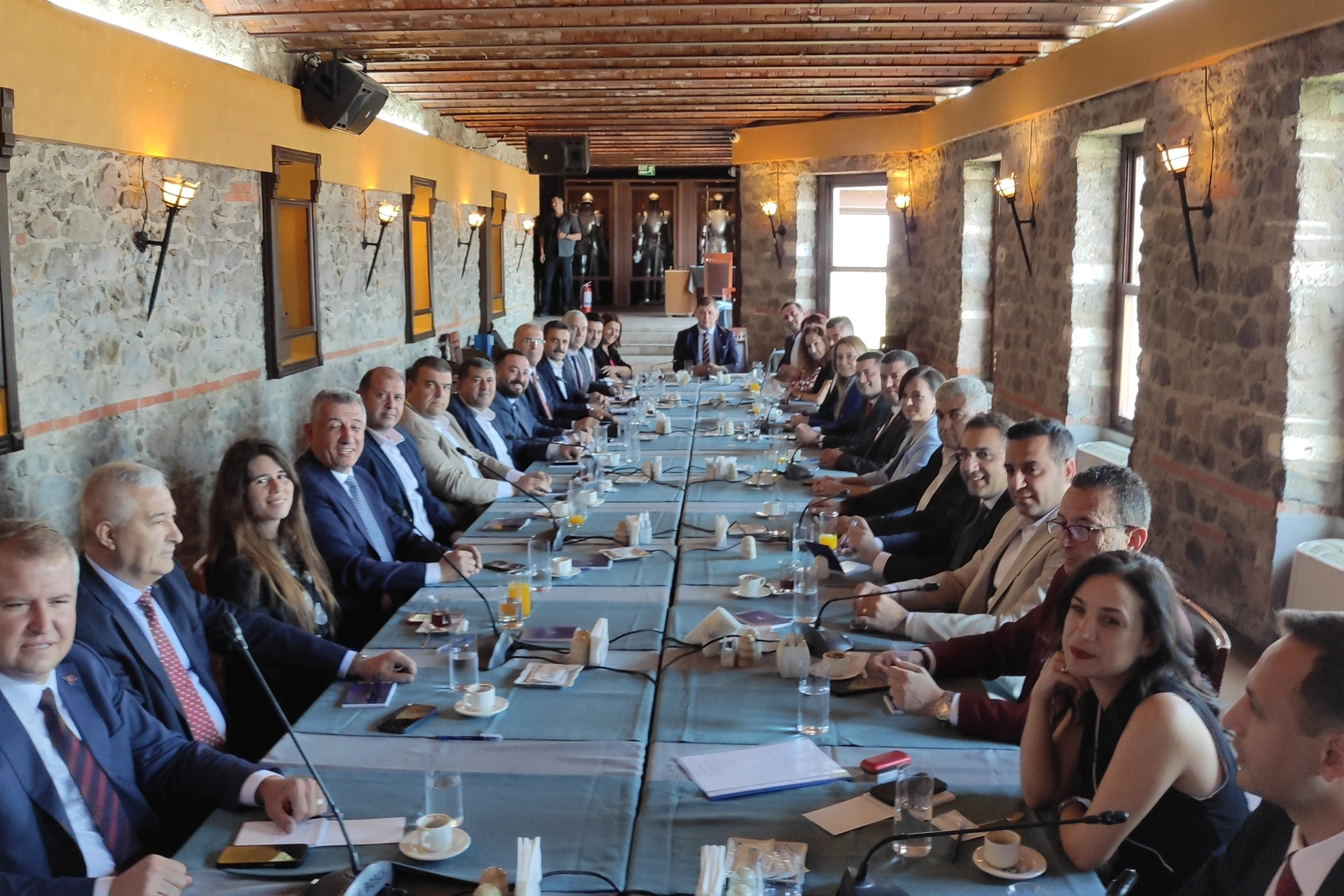 İzmir’in başkanlarından zirve: Gündem borçlar! haberinin görseli