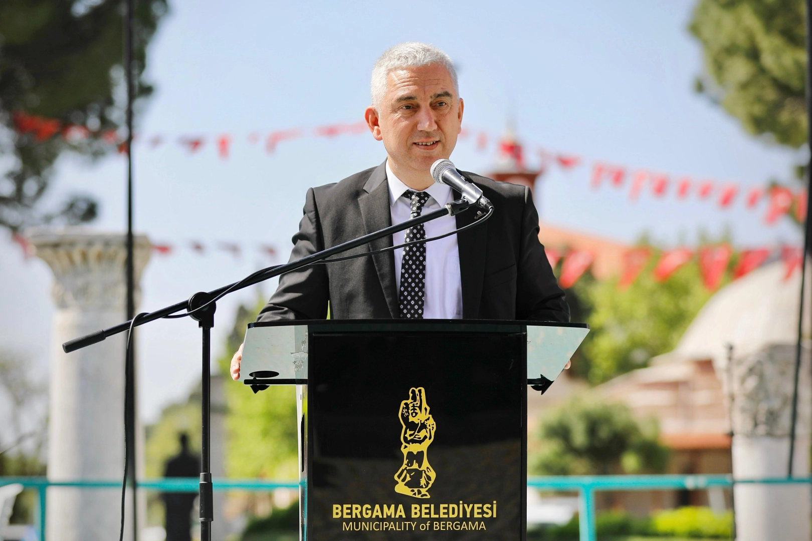 Bergama Belediye Başkanı Dr. Çelik: İşçi kardeşlerimizin emeğini korumaya ve destek olmaya devam