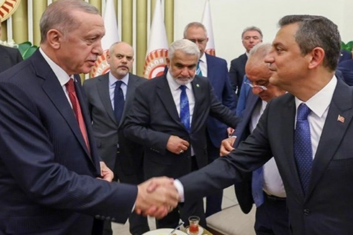 Erdoğan, Özel görüşmesinin ayrıntıları ortaya çıktı: Hükümetin gündemi yeni anayasa olacakken muhalefetin gündemi ekonomi olacak! haberinin görseli