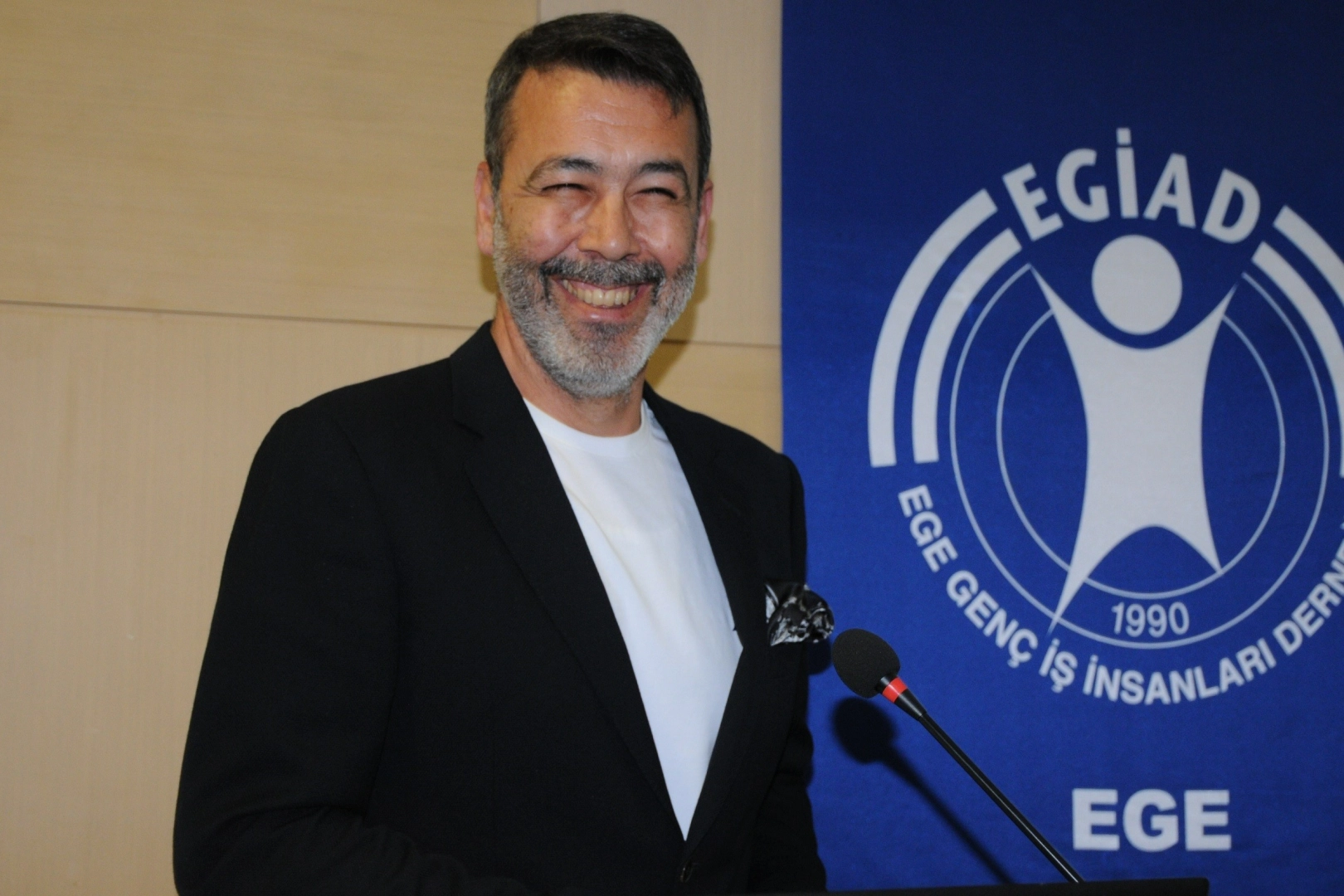 Yazar Erhan Aslan EGİAD'da Elif’in Yolculuğu'nu anlattı