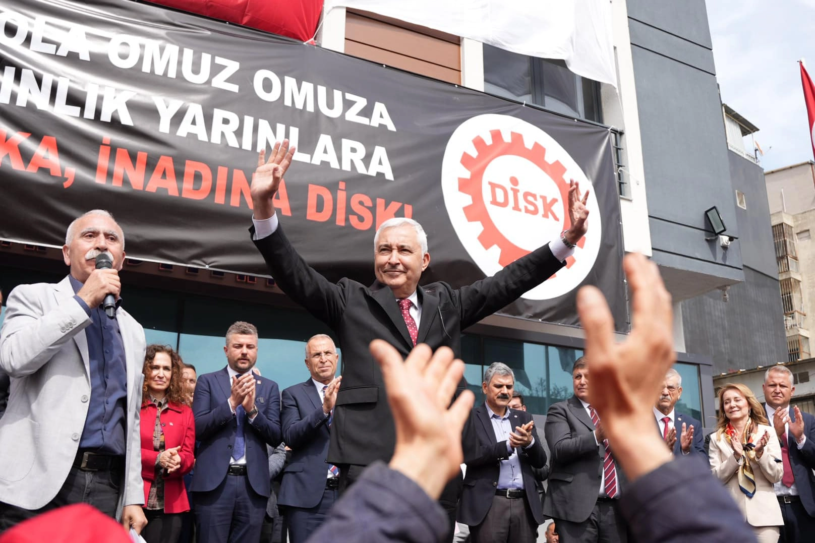 Başkan Türkmen 1 Mayıs Emek ve Dayanışma Günü’nü kutladı