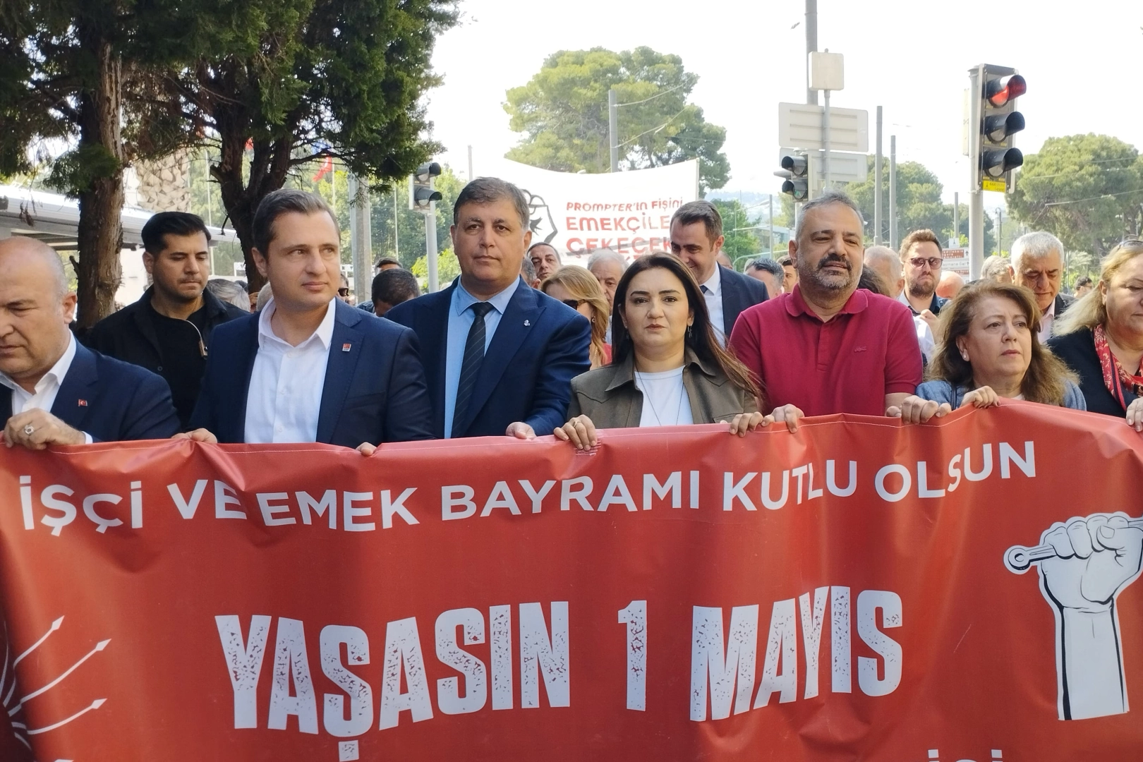 CHP İzmir’den 1 Mayıs’ta ‘mücadele’ mesajı haberinin görseli