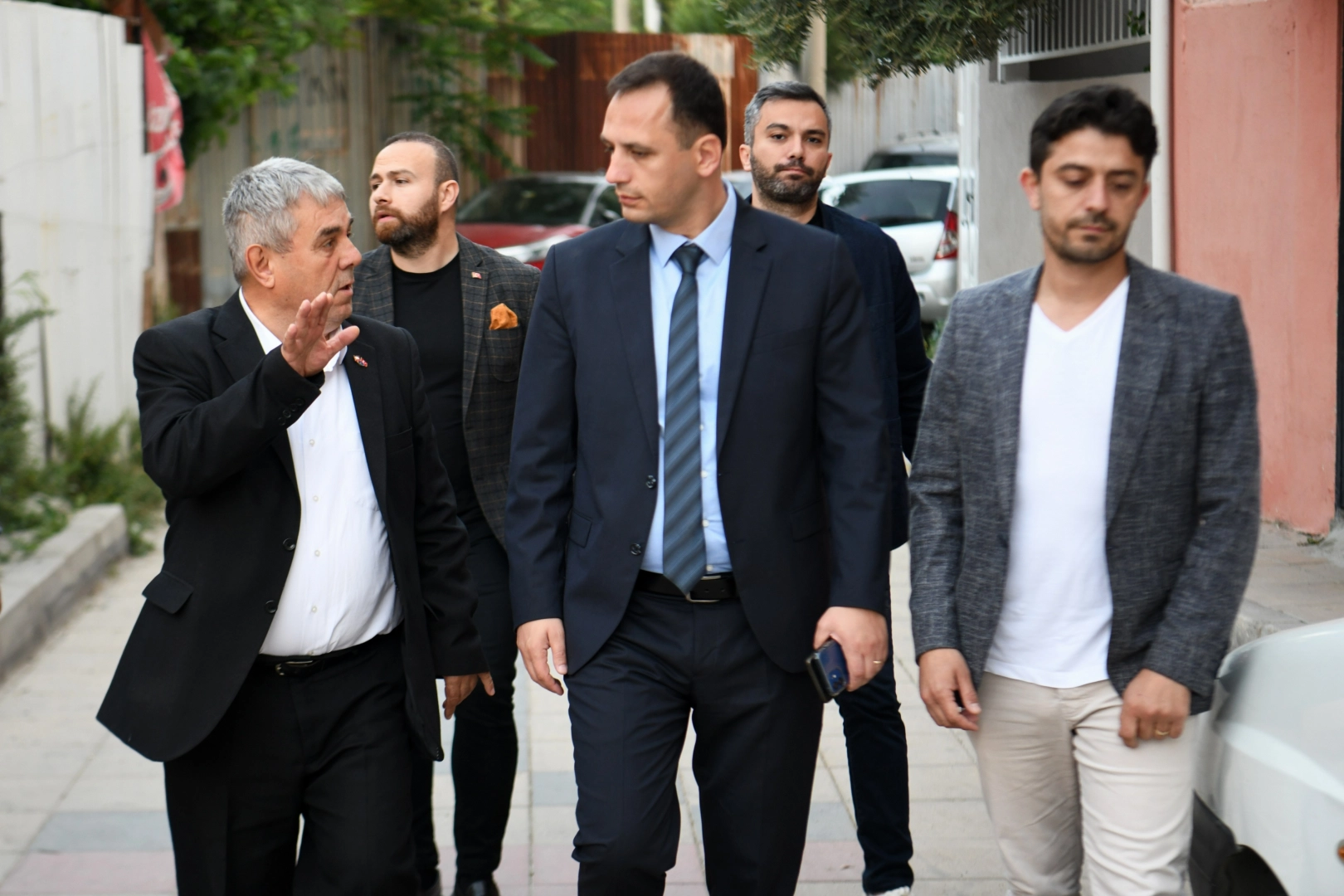 Başkan Eşki mesaisine Tuna Mahallesi'nde başladı