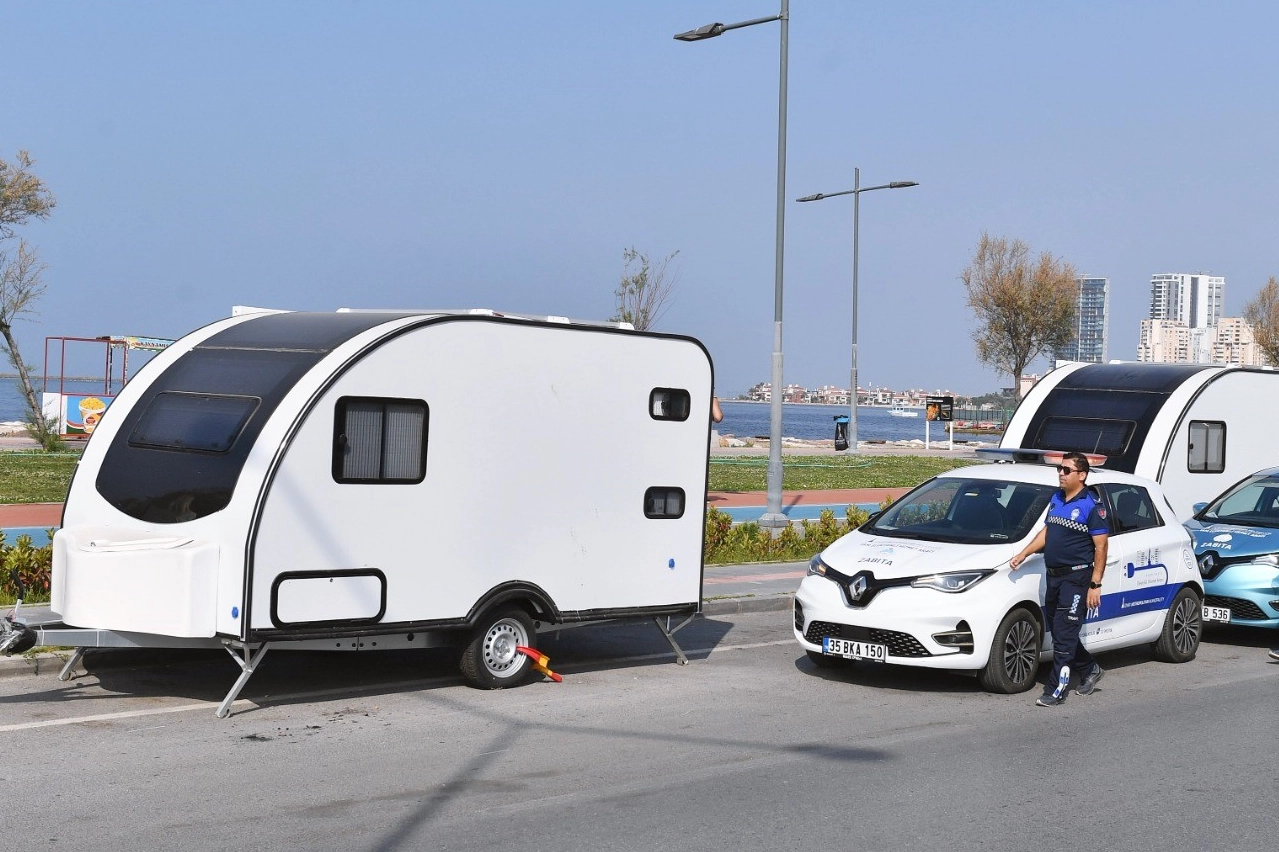 İzmir'de karavan işgaline karşı önlem haberinin görseli