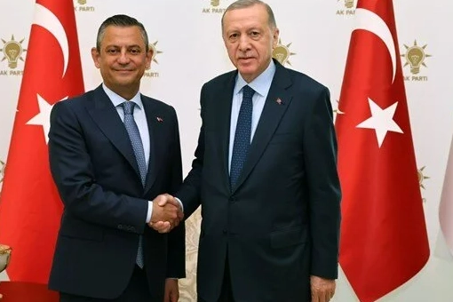 Özgür Özel ile Cumhurbaşkanı Erdoğan görüşmesi başladı! haberinin görseli