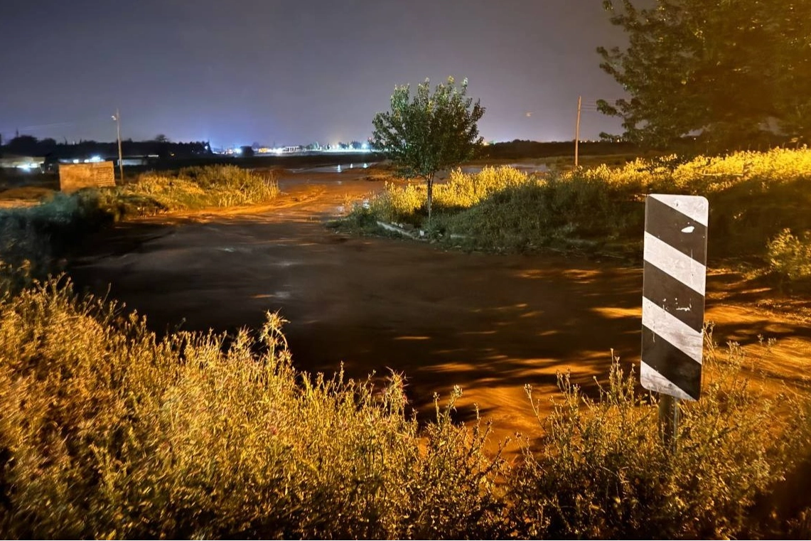 Şanlıurfa'da sel suları mahallede paniğe sebep oldu