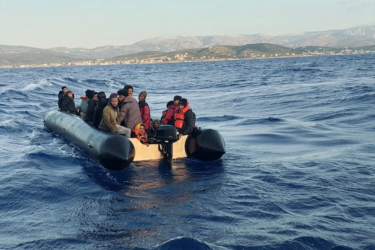 İzmir haber: Çeşme açıklarında 73 düzensiz göçmen kurtarıldı