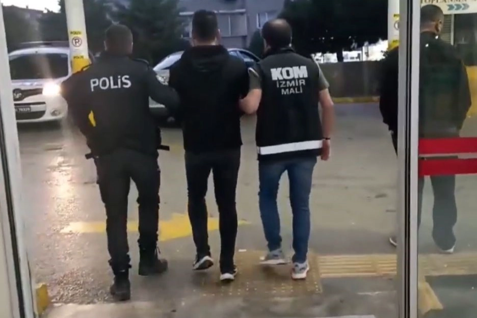 İzmir haber: FETÖ operasyonunda 31 gözaltı haberinin görseli