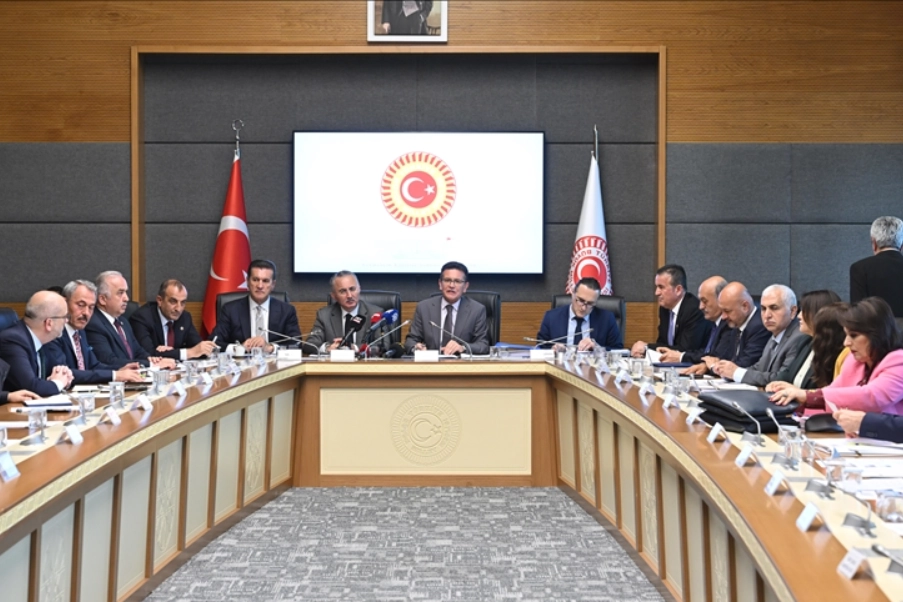 TBMM İliç Kazasını Araştırma Komisyonu, Çevre, Şehircilik ve İklim Değişikliği Bakanlığı yetkilileri ile görüştü haberinin görseli
