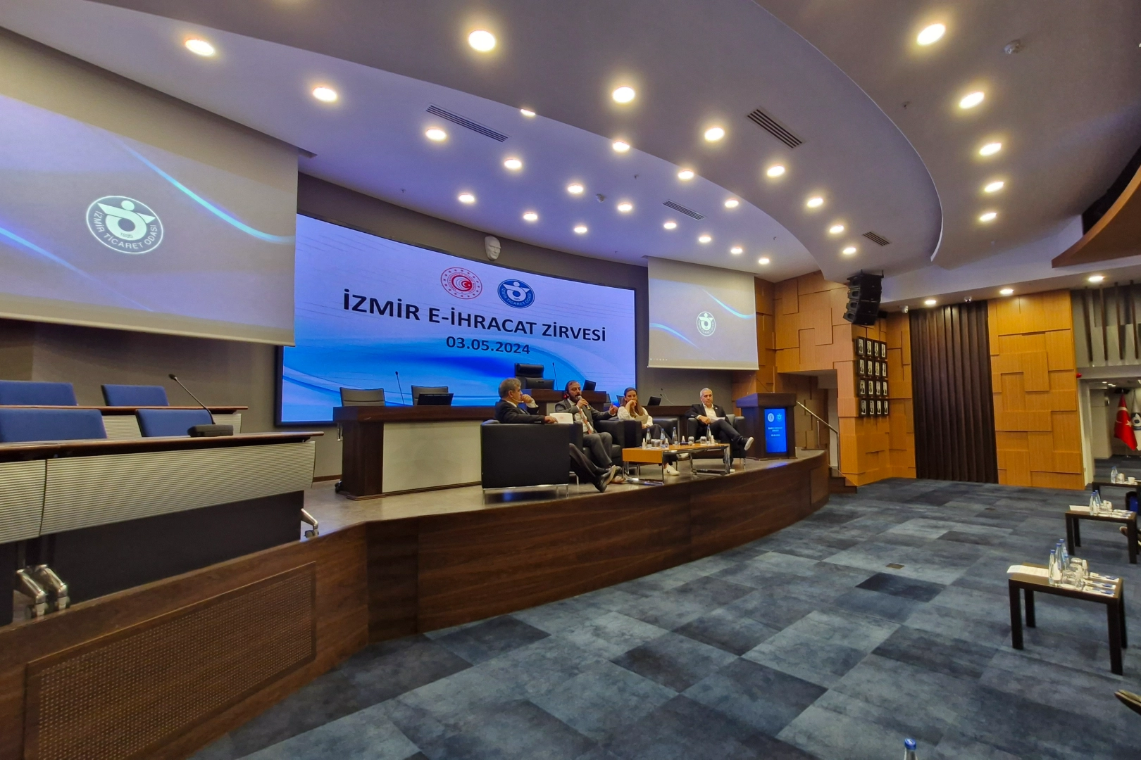 Ticaret Bakanlığı e-ihracatçısına sahip çıkıyor haberinin görseli