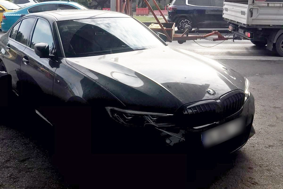 Yıldız Tilbe, polis aracına çarptı haberinin görseli