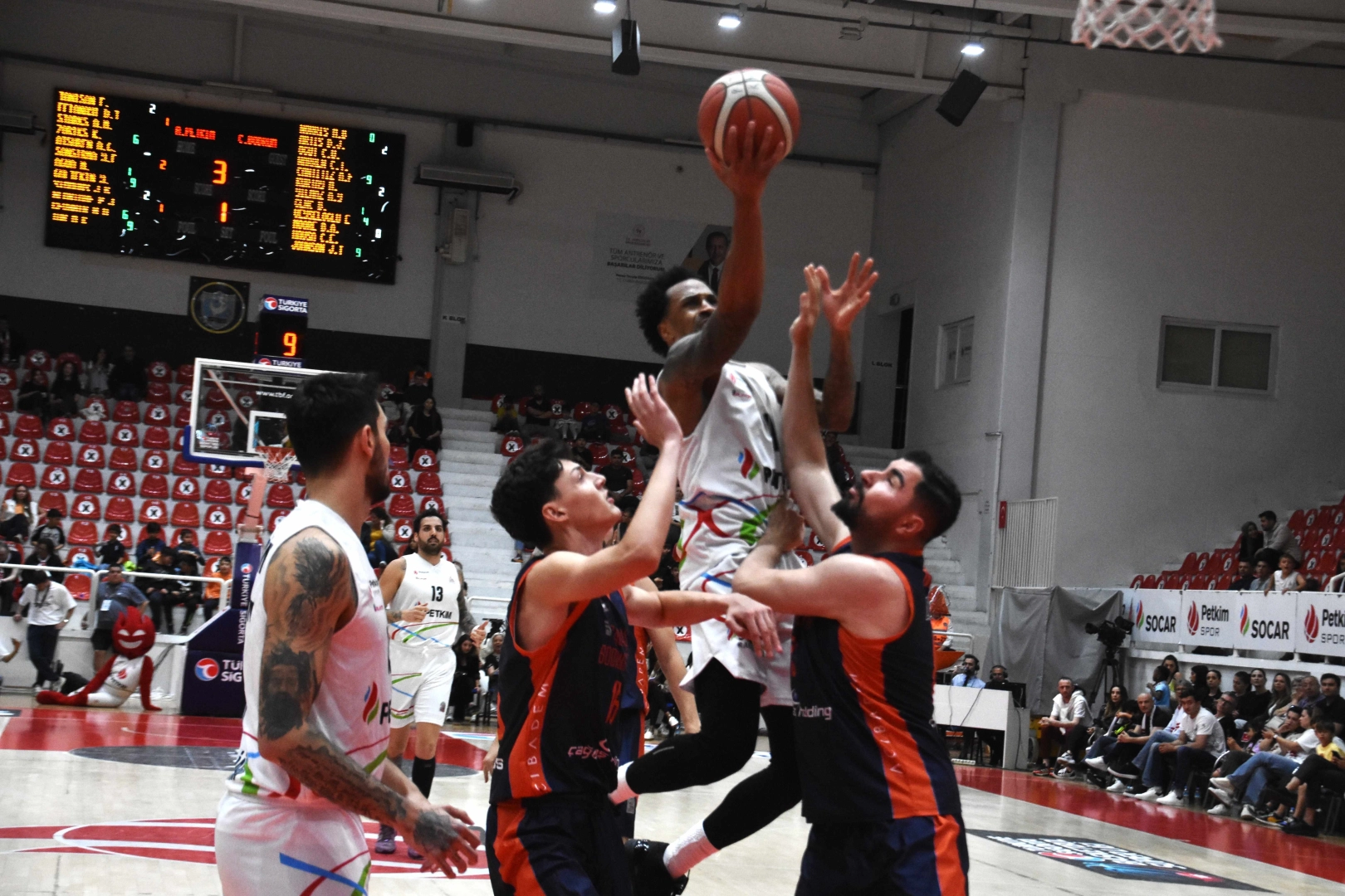 Aliağa Petkimspor adını play-off’a yazdırdı