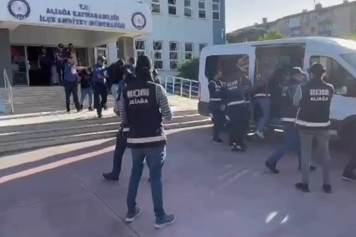 İzmir haber: Yasa dışı silah ticaretine 7 tutuklama haberinin görseli