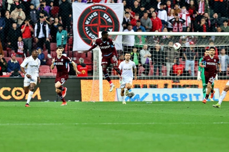 Samsunspor evinde 3 puanı kaptı! Trabzonspor'u 3-1 yendi