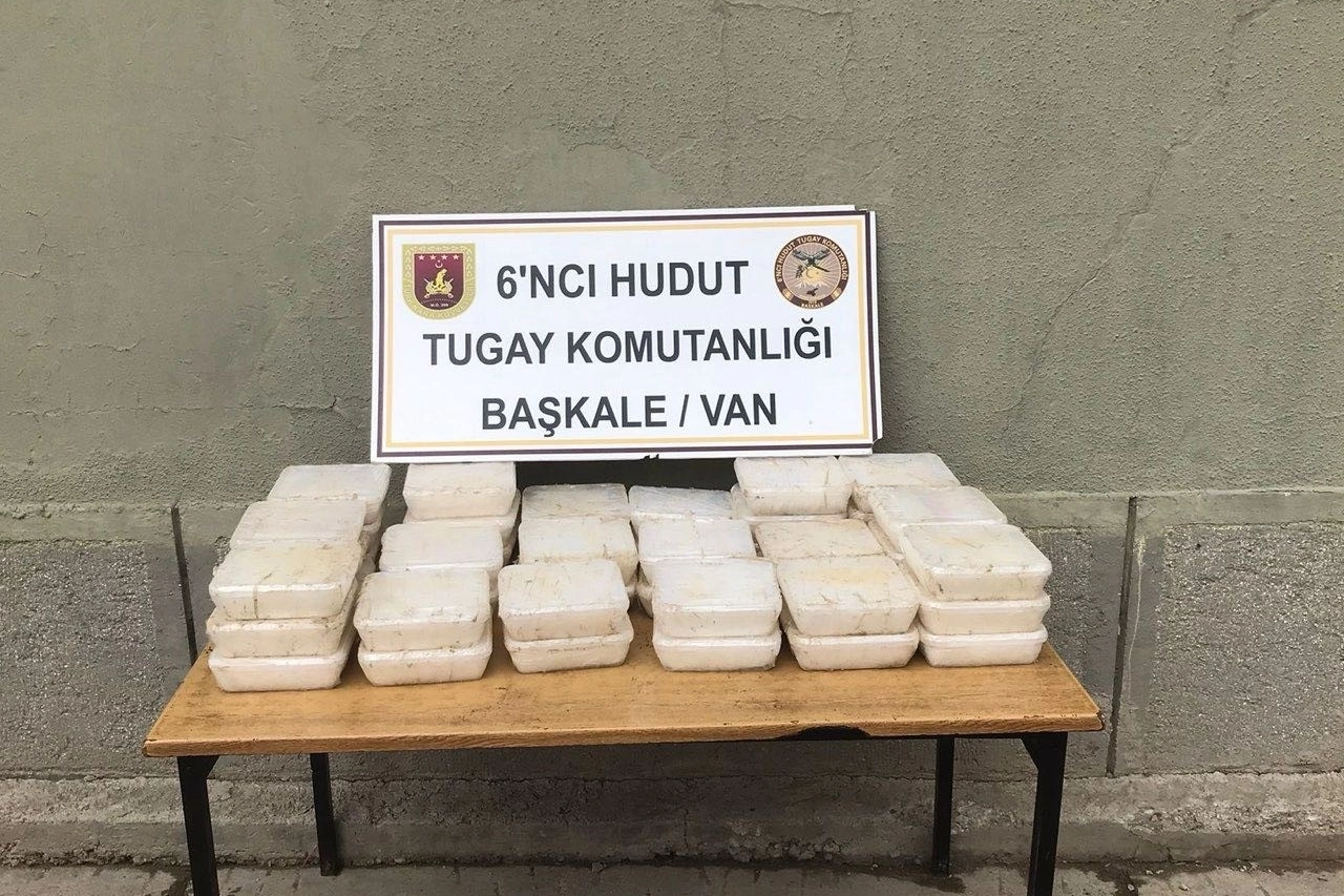 Sınırda 48 kilo yasaklı madde ele geçirildi! haberinin görseli
