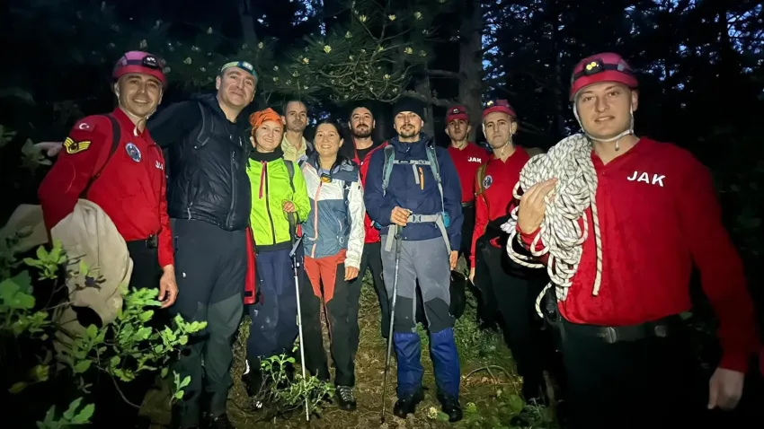Manisa'da kaybolan dağcılardan sevindirici haber! haberinin görseli