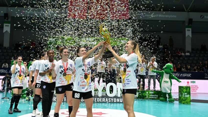 Hentbolda Kadınlar Türkiye Kupası'nı Konyaaltı Belediyespor kazandı haberinin görseli