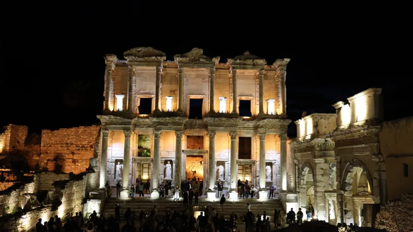 Efes Antik Kenti'nde gece müzeciliği: Ziyaretler başladı