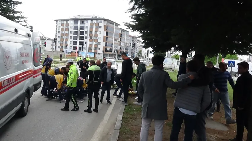 Ehliyetsiz sürücü az kalsın anne ile oğlunun hayatına mal oluyordu haberinin görseli