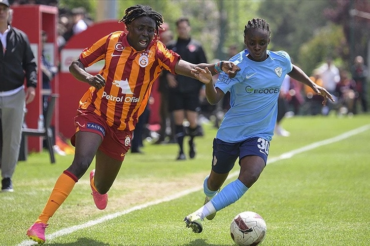 Galatasaray kadın futbol takımı Turkcell Kadın Futbol Süper Ligi'nde şampiyon haberinin görseli