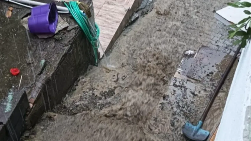 Hatay'da sağanak hayatı olumsuz etkiledi haberinin görseli