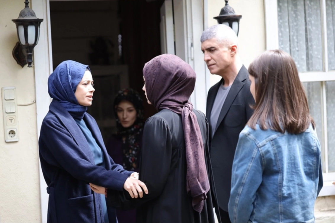 Kızıl Goncalar 17. Bölüm 2. Fragmanı yayınlandı! Dergahta ikililik oluşuyor, kim galip gelecek? Cüneyd mi Sadi Hüdayi mi? haberinin görseli