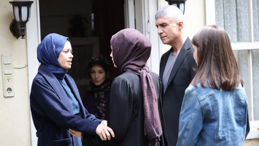 Kızıl Goncalar 17. Bölüm 2. Fragmanı yayınlandı! Dergahta ikililik oluşuyor, kim galip gelecek? Cüneyd mi Sadi Hüdayi mi? haberinin görseli