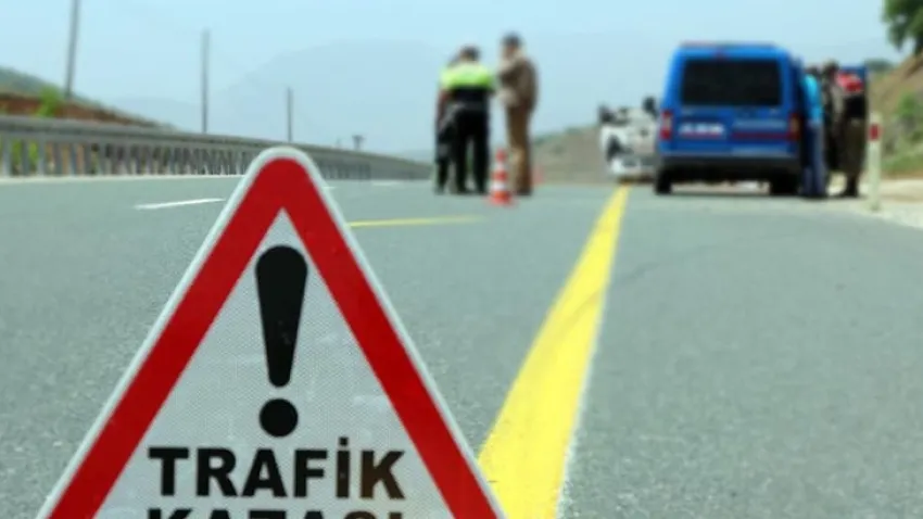 Kütahya'da can pazarı: Ağaca çarpan otomobildeki iki kişi hayata veda etti haberinin görseli