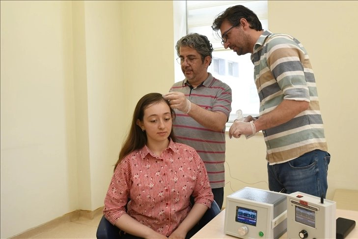 Nörolojik hastalıkları elektrik uyarısıyla tedavi edebilen cihaz geliştirildi haberinin görseli