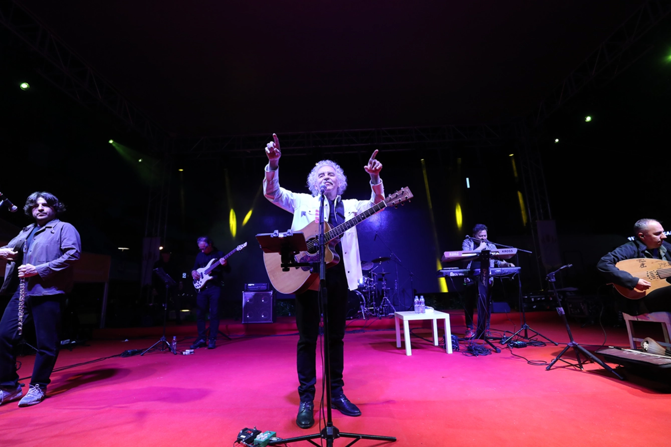 Urla Enginar Festivali'nde Yeni Türkü fırtınası haberinin görseli