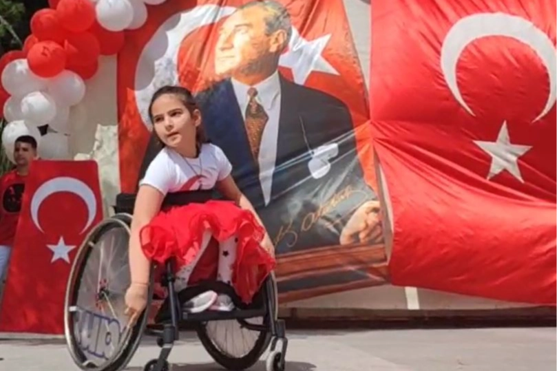 Dansıyla engellere meydan okudu
