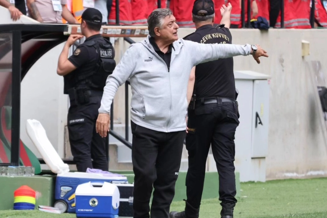 Yılmaz Vural yönetimindeki Menemen FK sezonu tamamladı haberinin görseli