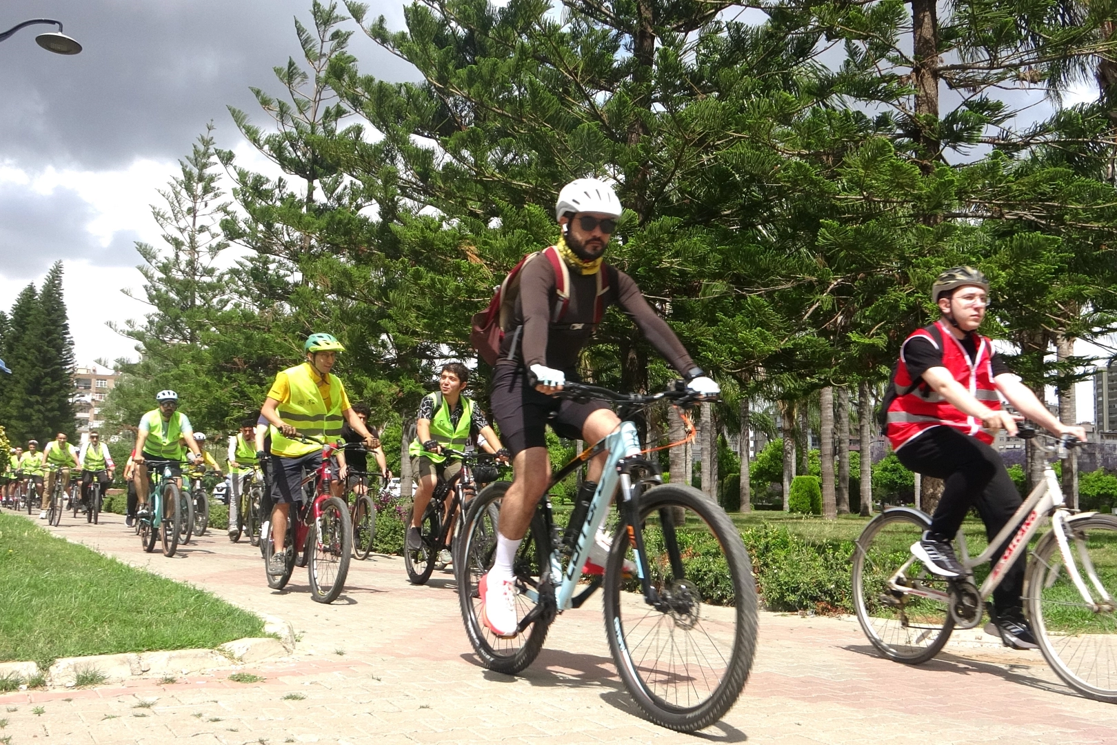 Adana'da pedallar sağlık için çevrildi