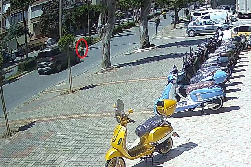 Antalya'da feci kaza: Okuldan el ele çıkan kardeşleri kaza ayırdı haberinin görseli