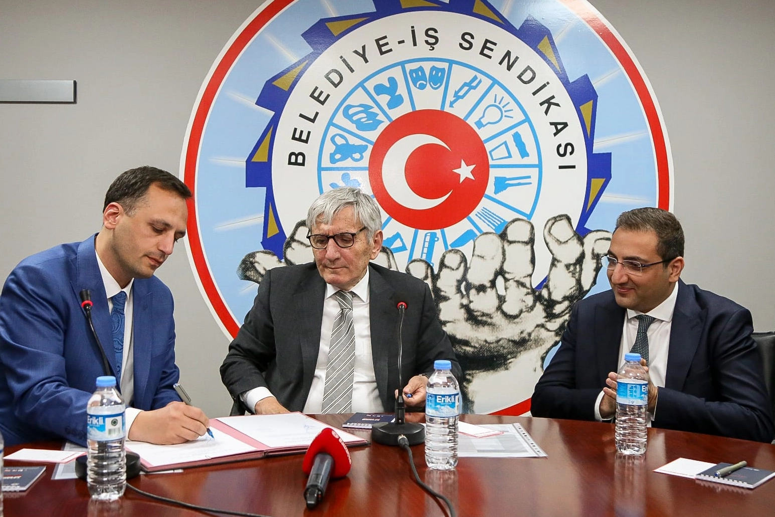 Bornova Belediyesi’nde toplu sözleşme sevinci haberinin görseli
