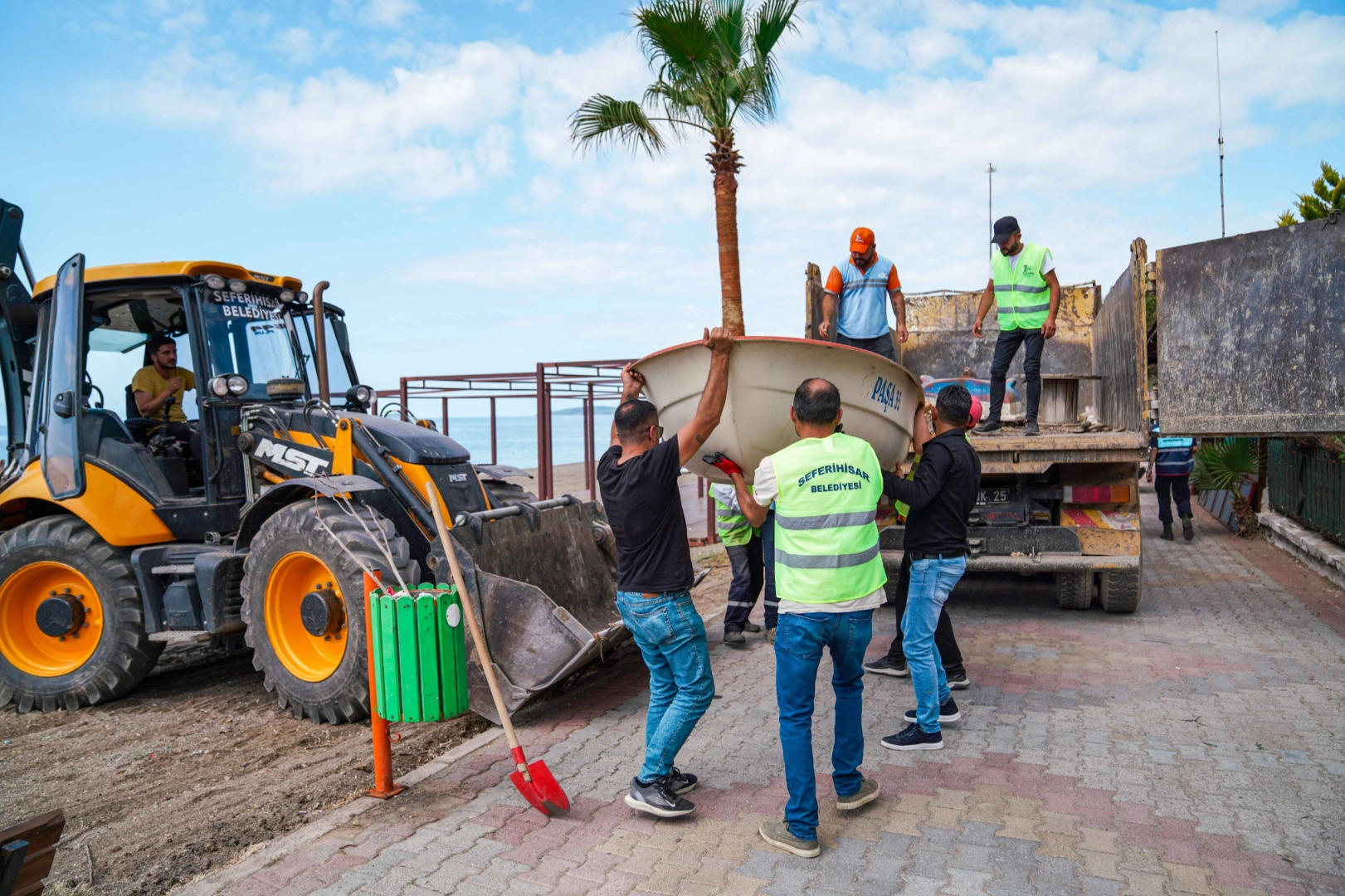 Seferihisar sahilleri yeni sezona hazırlanıyor