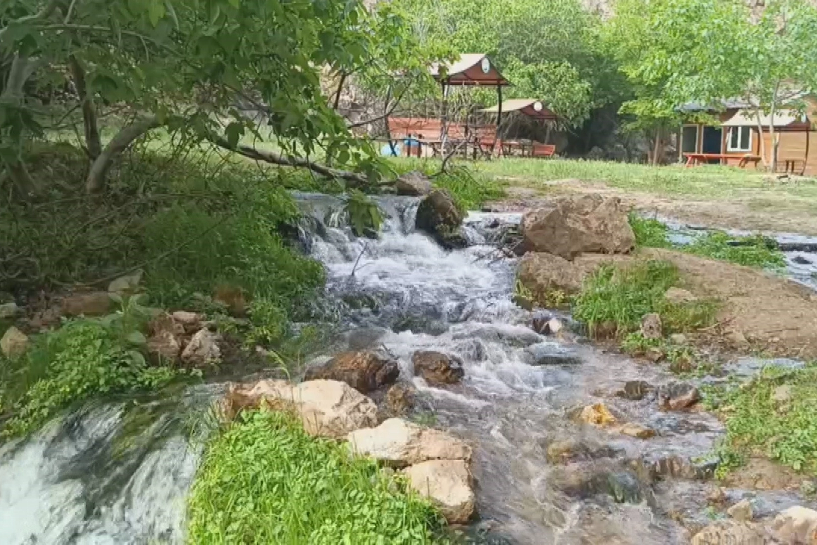 Turistlerin yeni gözdesi: Yeşilköy Şelalesi