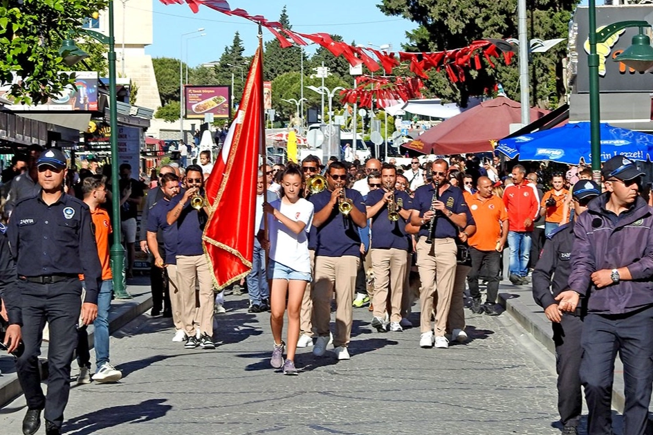 17. Yarımada Spor Oyunları Çeşme'de başladı haberinin görseli