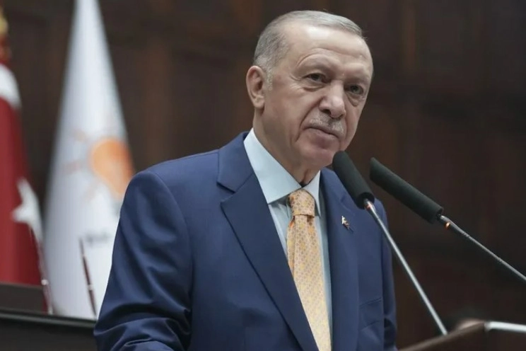 AK Parti'de trol temizliği haberinin görseli
