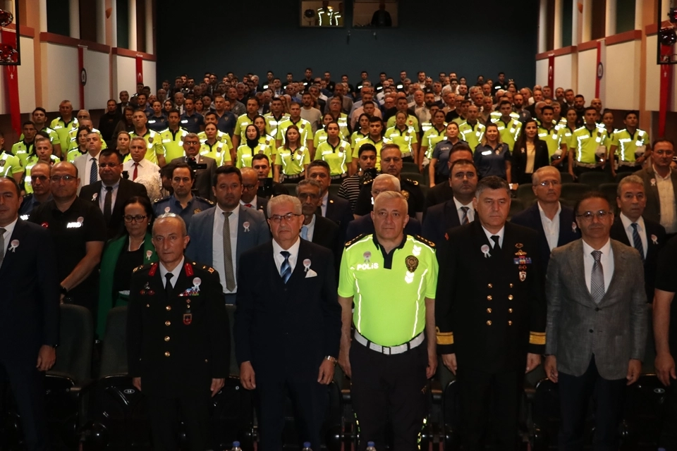 İzmir'de Karayolu Trafik Güvenliği Haftası etkinliği düzenlendi haberinin görseli