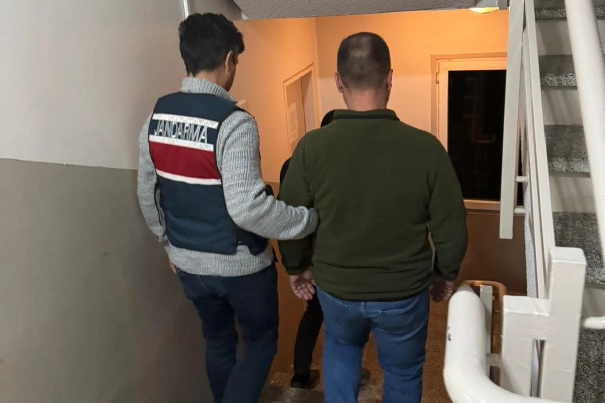 İzmir merkezli FETÖ operasyonu: 8 ilde 11 gözaltı haberinin görseli