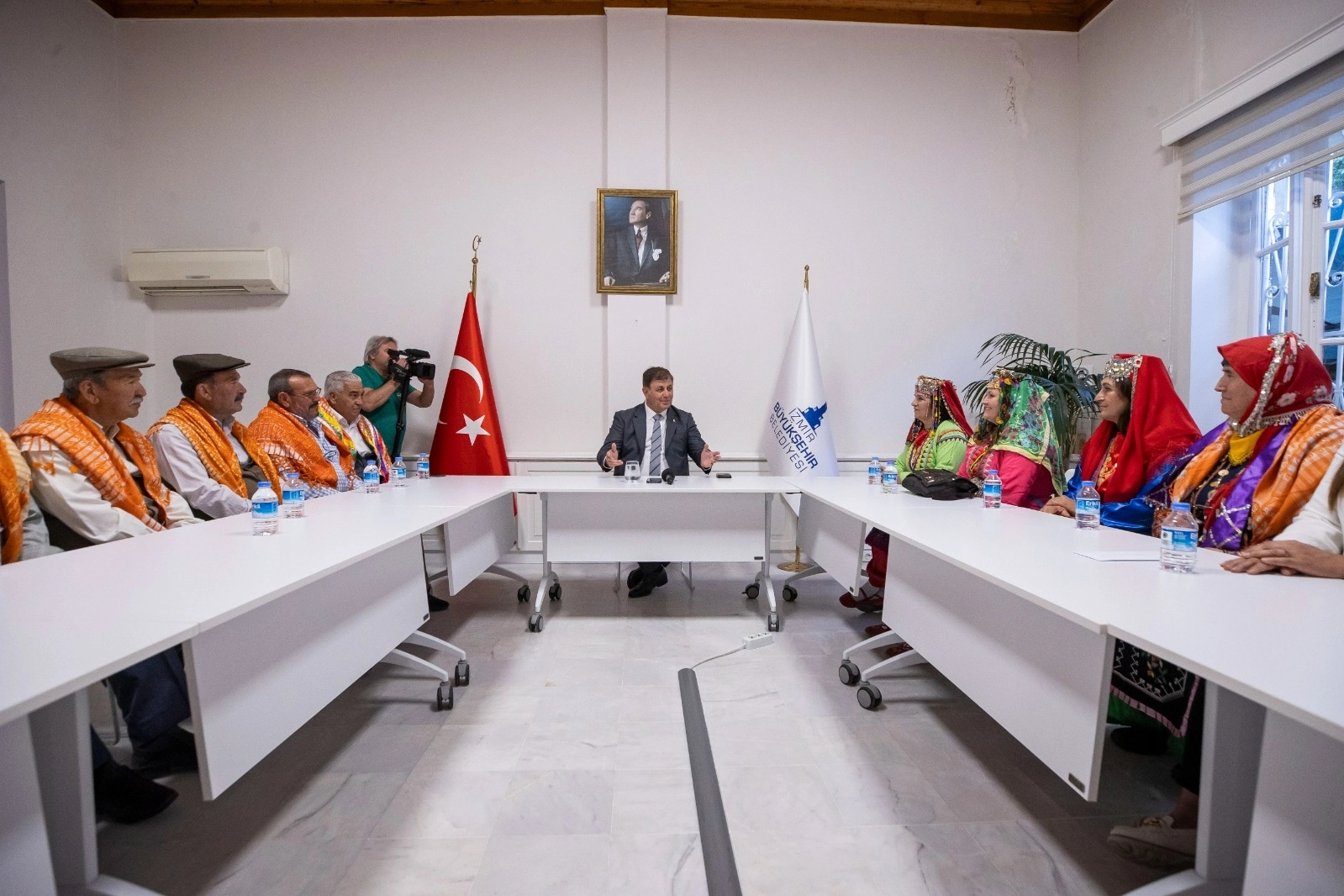 Yörüklerden Başkan Tugay'ı ziyaret etti haberinin görseli
