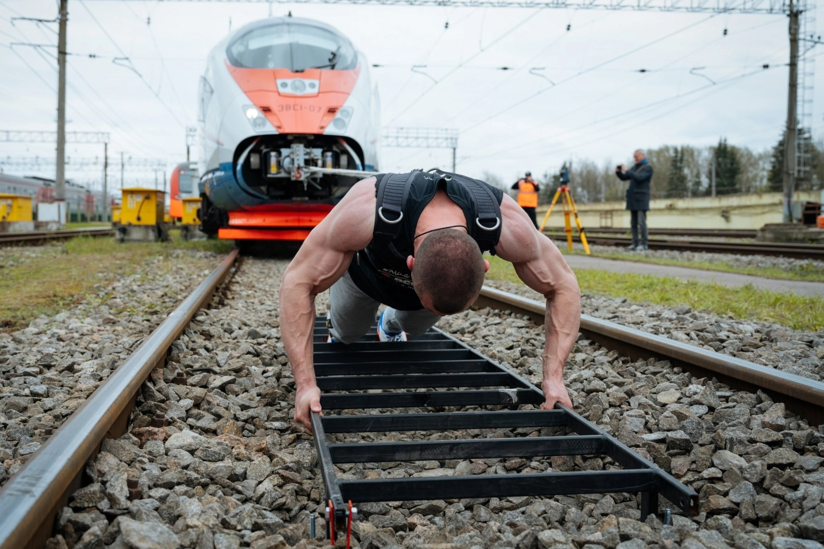 650 tonluk treni çekti! Dünya rekoru kırdı