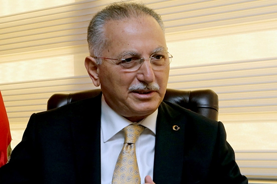 Ekmeleddin İhsanoğlu  uzun süre sonra ortaya çıktı! haberinin görseli