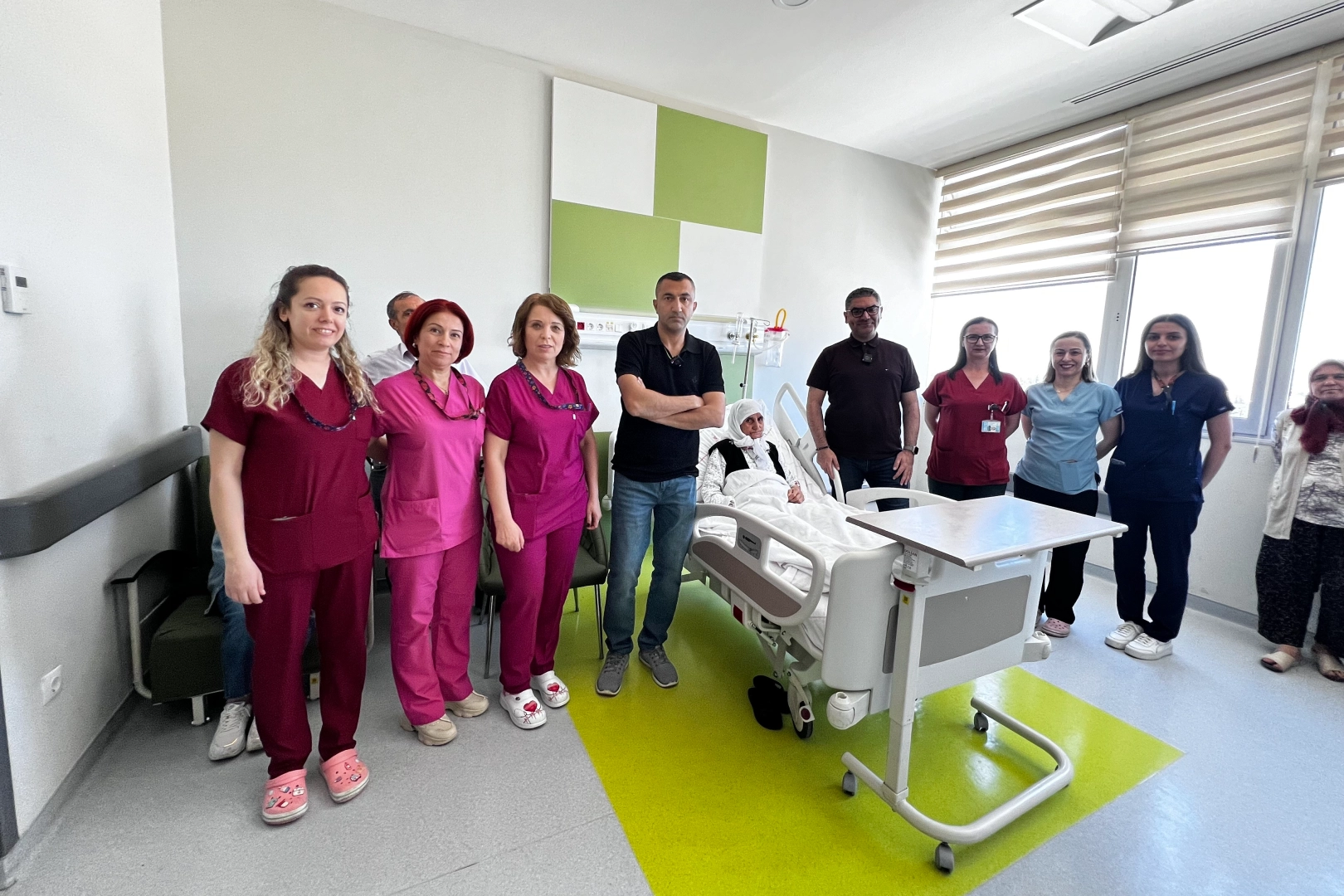 Manisa Şehir Hastanesi kasıktan kalp kapağı değişimi ile bir ilke daha imza attı haberinin görseli