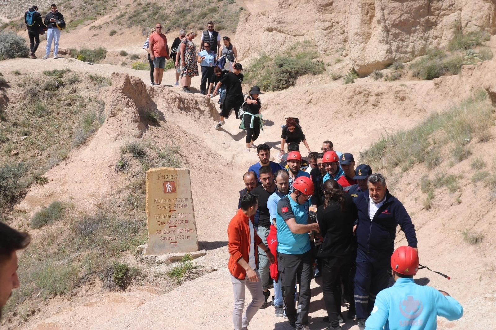 Peribacasında tehlikeli seyir: Alman turist 3 metreden düştü!